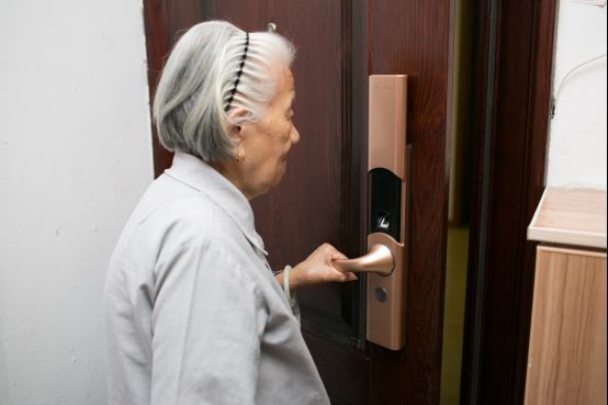 德施曼T86指纹锁体验，老人家出门不再担心忘带钥匙