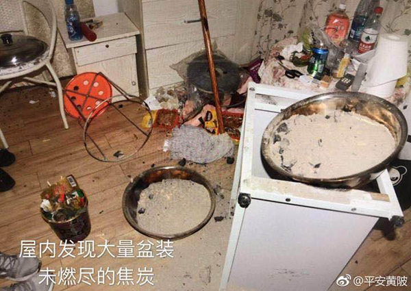 武汉警方通报小区居室内发现三具男尸：相约烧炭自杀