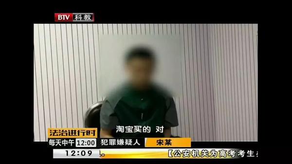北京一小偷假扮警察进校园盗窃，保安信以为真陪同检查