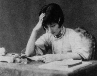 民国美女陆小曼两次婚姻都不被看好,原因是什么呢?