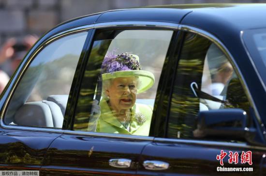 英女王庆92岁官方寿辰 哈利王子携妻子梅根亮相