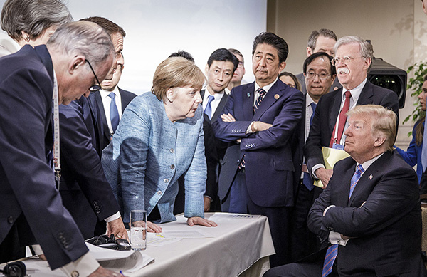 三图看G7上的特朗普：遭人围堵 迟到被瞪 手被捏白