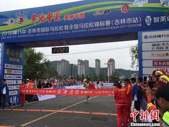 吉林国际马拉松激情开跑 中国选手包揽男女全程冠军