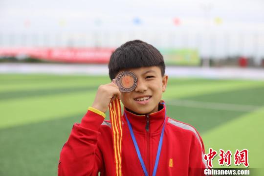 黑龙江“足球小子”将赴俄罗斯担任国际足联护旗手