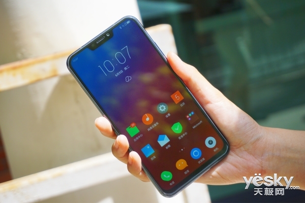 联想Z5手机加入刘海屏大军 年度最潮就是它