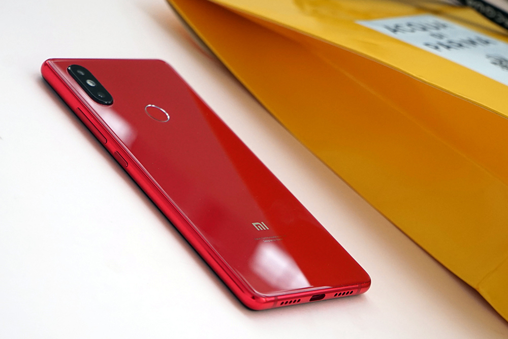 全球首发骁龙710 小米8 SE亮红色开箱