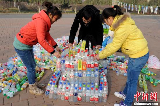 香港拟设现金回赠 鼓励市民回收塑料饮料瓶