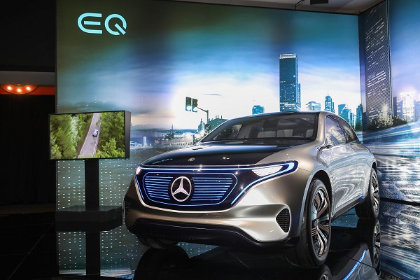 10. EQ概念车向世人展示了梅赛德斯-奔驰对未来电动出行的设想与应用，体现了三叉星徽对创新的不懈追求.jpg