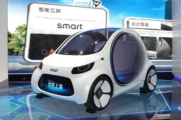 06. smart Vision EQ fortwo概念车，通过对智能互联、自动驾驶、共享出行、电力驱动的完美融合，为未来都市出行描绘了全新蓝图.jpg