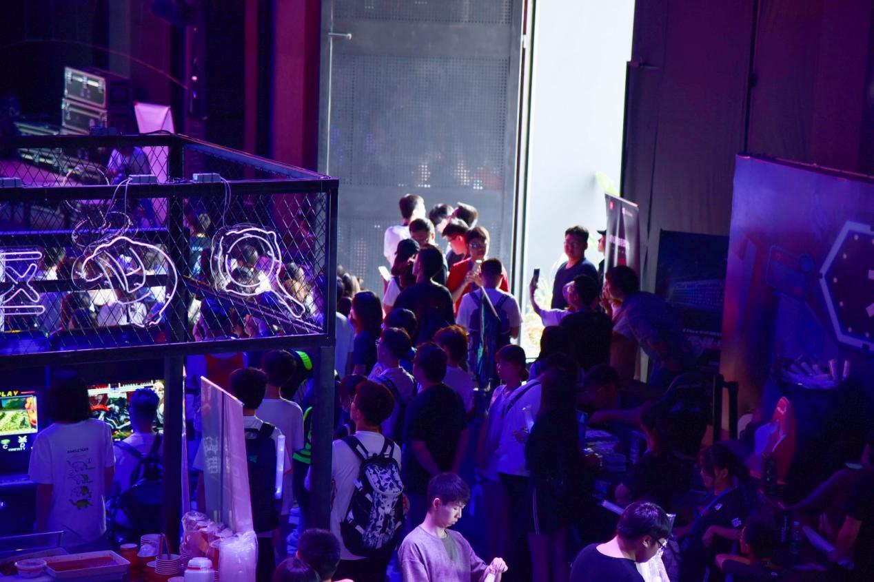 战旗LanStory成都站Day2持续升温,OW比赛火