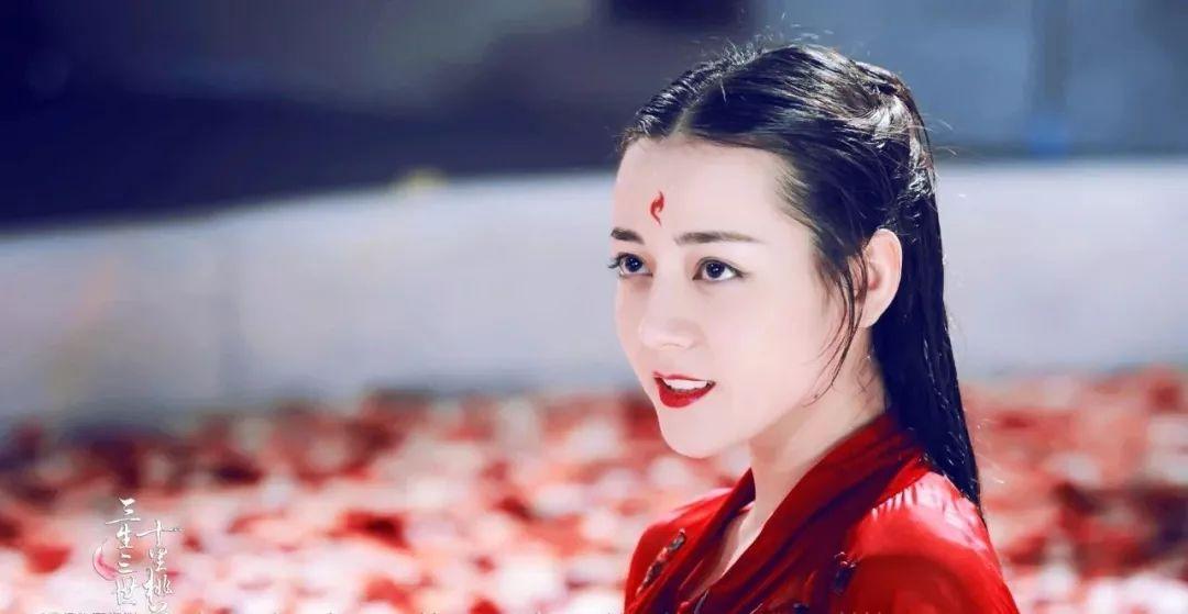 古装女星沐浴照,迪丽热巴诱人,赵丽颖可爱!