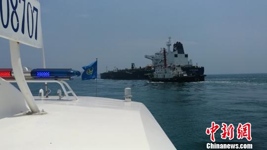 福建古雷港时隔三年再迎大型油船 海事部门护航保安全