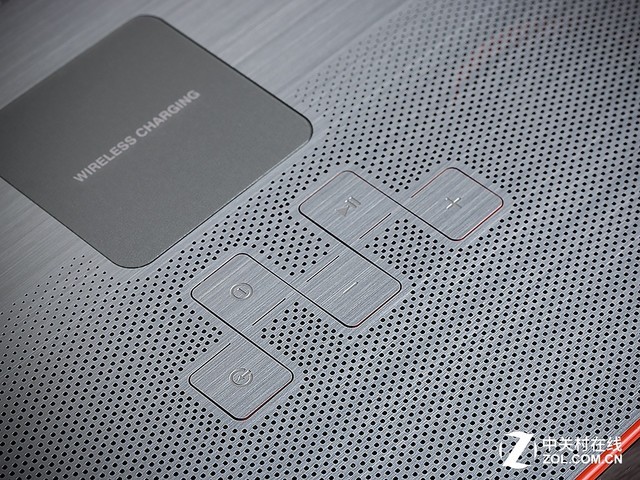 能为手机无线充电 JBL闹钟蓝牙音箱对比评测