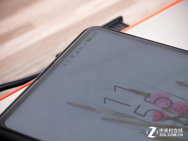 能为手机无线充电 JBL闹钟蓝牙音箱对比评测