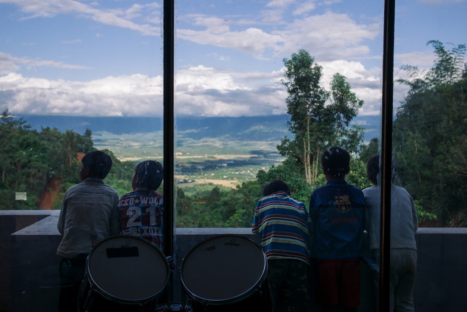 中国人在缅甸建音乐学校当老师