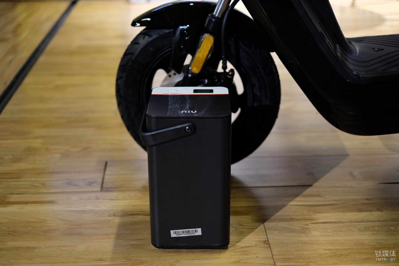 电池大小与车轮比较