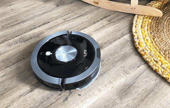 如果一样工具就能解决的问题绝对不要两样,二这款机器人扫地机就是扫