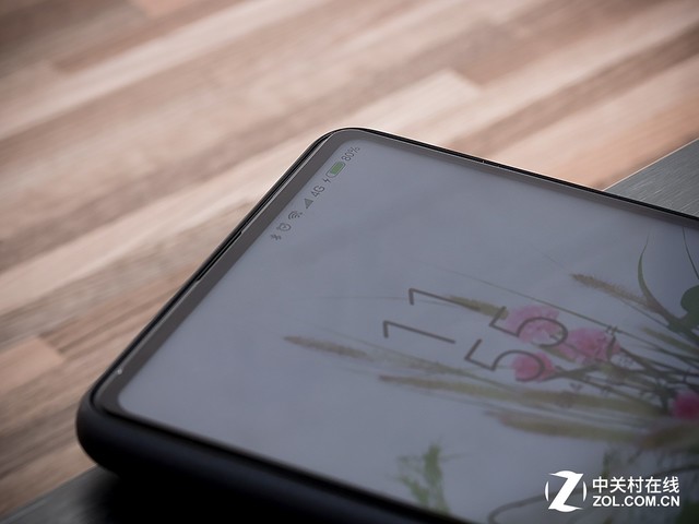 能为手机无线充电 JBL闹钟蓝牙音箱对比评测