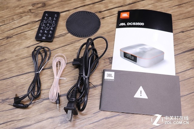 能为手机无线充电 JBL闹钟蓝牙音箱对比评测