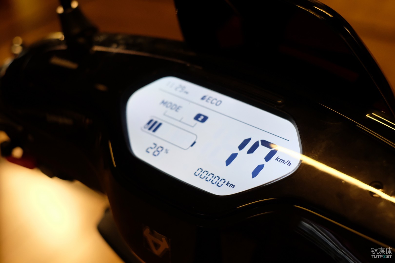 小牛电动车 M+ Pro 2 档可调,最高时速为 17kh/h