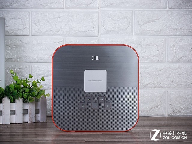能为手机无线充电 JBL闹钟蓝牙音箱对比评测