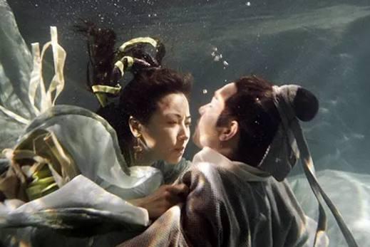 19年前的这部神话剧陈浩民和袁洁莹谈恋爱,但