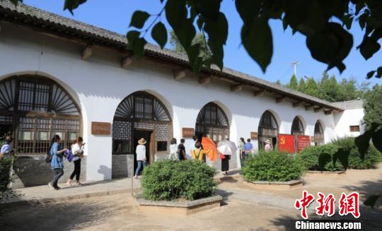 近年来,兴县围绕红色旅游开发,重点打造一批集红色文化与自然风光于一体的旅游景点,形成了红色旅游与乡村旅游协同发展的格局。 白旭平 摄 近年来,兴县围绕红色旅游开发,重点打造一批集红色文化与自然风光于一体的旅游景点,形成了红色旅游与乡村旅游协同发展的格局。 白旭平 摄