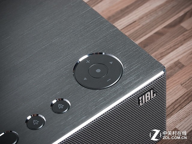 能为手机无线充电 JBL闹钟蓝牙音箱对比评测