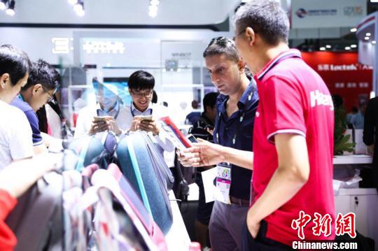 汉能携新品亮相上海CES 全面发力消费电子领域