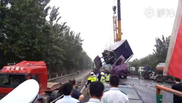 北京南六环两车追尾危化品运输车，事故致1死2伤