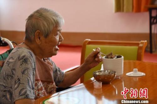 2017年中国居民人均预期寿命达76.7岁