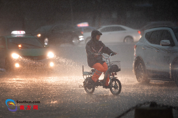 广东省多地再迎暴雨，官方提醒市民防范