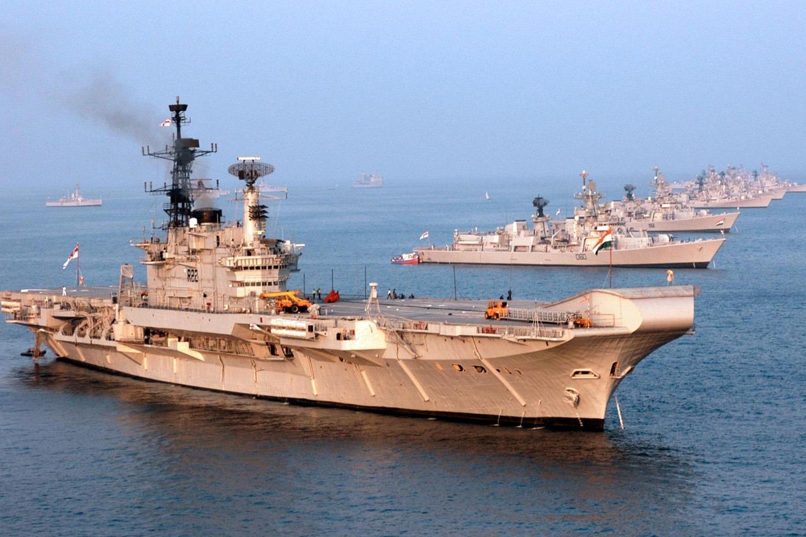 宁夏高温天气持续 记者现场演示汽车表面烤肉