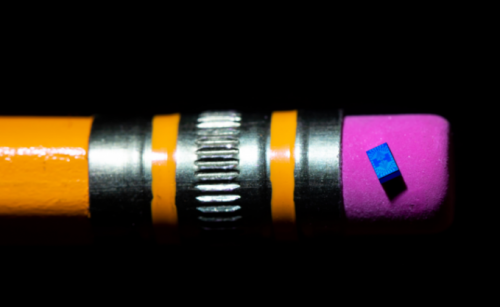 英特尔测试量子位芯片最小的Spin Qubit芯片