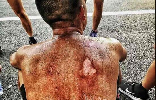 2019国考申论热点:16万网友赞这只手 消防员职