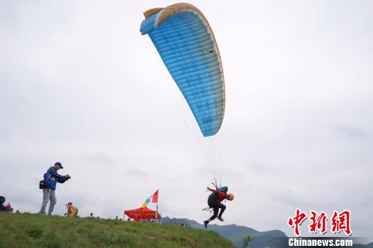 2018中国滑翔伞定点联赛贵州息烽开赛