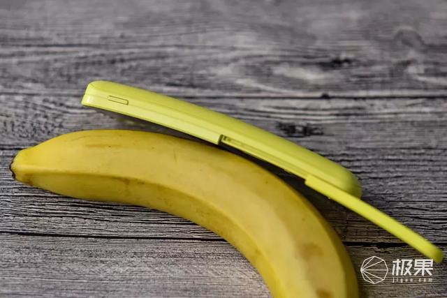诺基亚“大香蕉”全球首测！半斤核桃砸稀碎，还是那个味儿！(暴力视频)