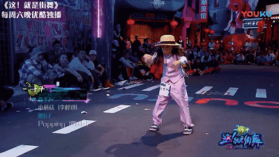 直言看到了未来中国街舞的希望呢~ 李梓琪和嘻哈帮同门师兄王一博同台