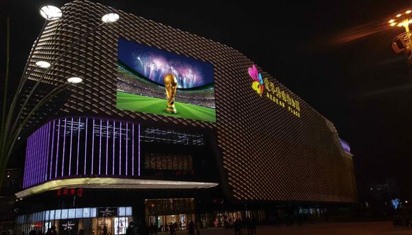 首台户外4K超级TV直播世界杯顶级赛事