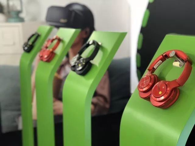 上千粉丝参与 iQUT未来影院亮相CESA