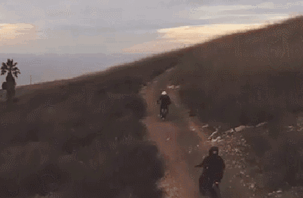 高速越野作大死,虐残猛男妹子都不敢上