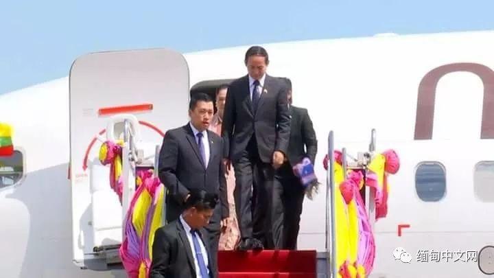 缅甸吴温敏总统出访泰国，阵仗不一般！