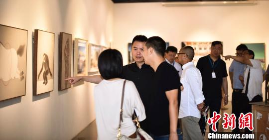 青年艺术家百余作品亮相上海 欲破题当代艺术观