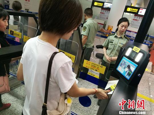 重庆边检启用出境边检自助查验 出境最快9秒通关