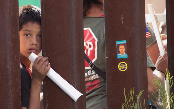 美启动新边境移民政策，近两千儿童被迫与父母长期分离