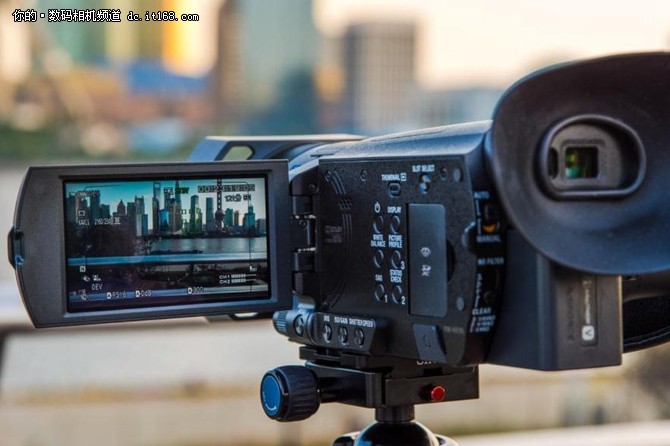 专业配置民用级价格,索尼FDR-AX700摄像机
