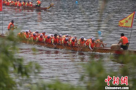 西安汉城湖第六届龙舟节开赛