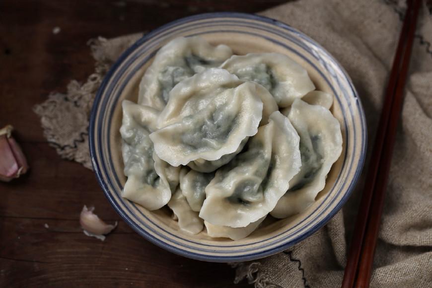 这菜虽然一股怪味儿,拌成饺子馅却鲜美无比,学猪肉粉条炖白菜的色味型图片
