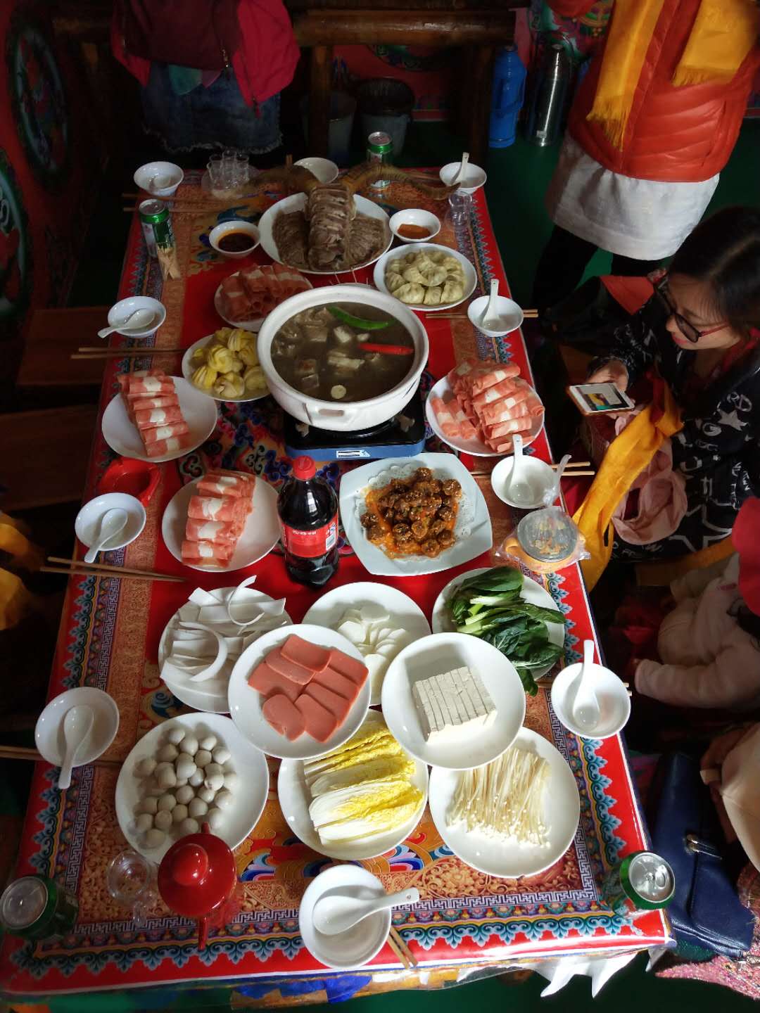 深度体验神秘繁复的藏餐,满足视觉与味蕾的同时,了解藏族饮食文化