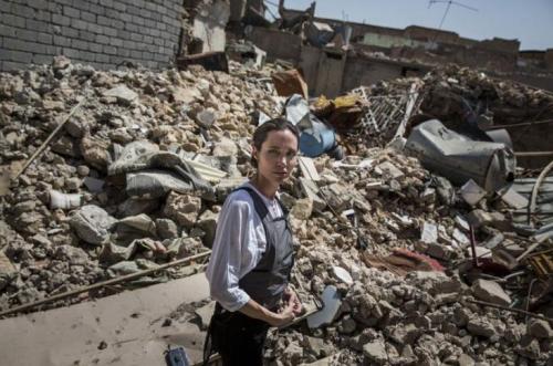 联合国难民署特使安吉丽娜•朱莉16日访问伊拉克北部城市摩苏尔。（图片来源：联合国难民署官网）